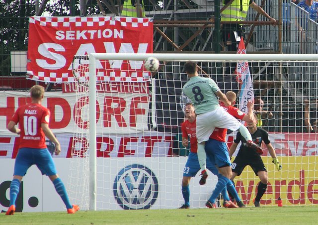 Kopfball von Martinez