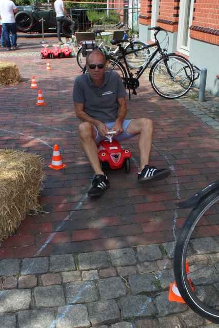 Jan Laubacher beim Bobby-Car-Rennen