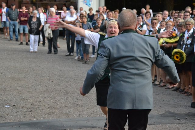 Große Freude bei der Proklamation des neuen Schützenkönigs Günter Grotzke