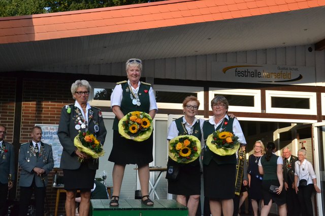 Präsidentin Ramona Grotzke (2.v.l.) gewann die Beste Dame