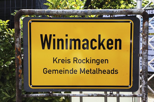 Das Festival hat bereits sein eigenes Ortsschild | Foto: Wini-Macken