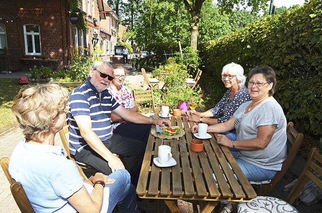 Der Kaffee- und Biergarten bietet eine tolle Atmosphäre zum Entspannen