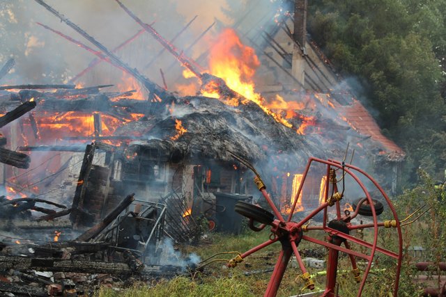 Das alte Bauernhaus brannte bis auf die Grundmauern nieder