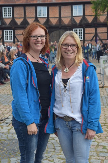Susanne Möller (re.) und Julia Meinel organisierten die Veranstaltung
