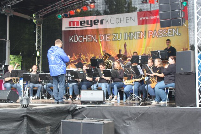 Das Blasorchester Seevetal bei seinem Auftritt auf der großen Bühne