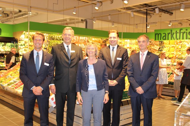 Feierliche Eröffnung mit (v.li.): Christian Lahrtz, Dr. Hermann Langness, Silvia Nieber, Fritz Philip Langness und Dirk Wilhelm Rahlfs