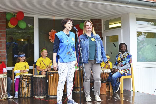 Gabriele Schwenke (li.) mit
Ilona Anhalt, einer Mitarbeiterin der ersten Stunde