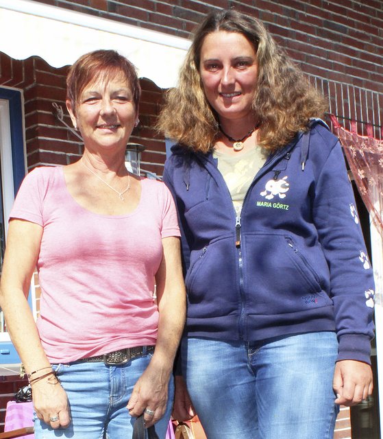 "Keine Billigwelpen kaufen": Daniela Swatek (li.) mit Hundetrainerin Maria Görtz