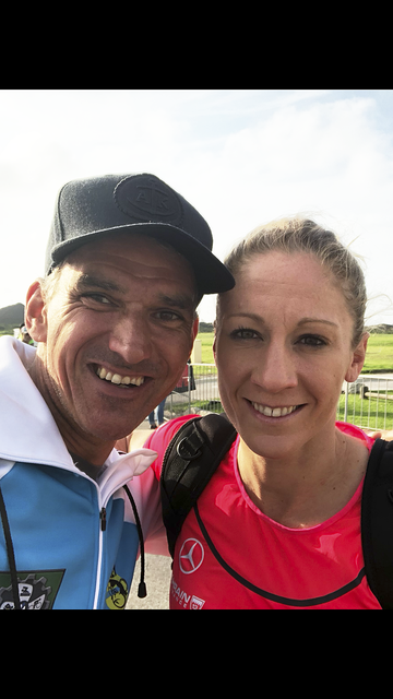 Mit dem Triathlon-Star:
Sven Papendorf und
Weltmeisterin Daniela Ryf | Foto: Papendorf
