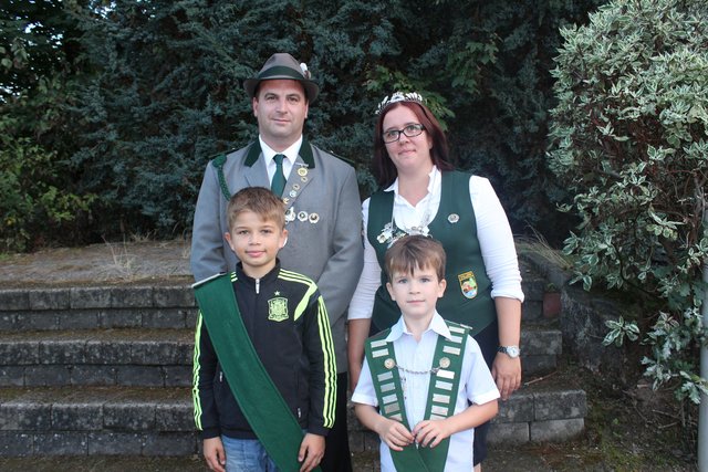 Andre und Nancy Brunckhorst mit ihren Söhnen Luca (li.) und Piet