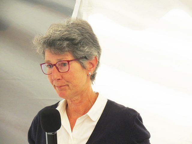 Sichtlich bewegt: Petra Hoffmann, Vorsitzende der Mitarbeitervertretung, standen die Tränen in den Augen | Foto: ts