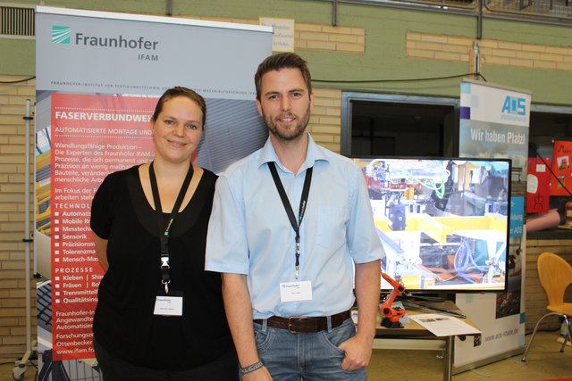 Das Fraunhofer-Institut war mit Jeannine Lietsch und Tino Henn zum ersten Mal bei der Jobmesse dabei