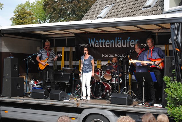 Lieferten Platt-Rock vom Feinsten ab: die "Wattenläufer" auf der Bühne bei "Rüter's Hotel & Restaurant"