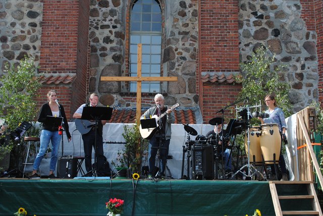 War erstmals auf dem Kirch- und Markttag dabei: die Band "XoVeR" (sprich: Cross-Over)