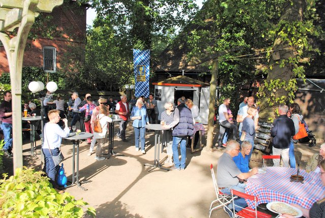 Reger Andrang: Der Biergarten auf dem "Josthof"-Gelände war ein beliebter Treffpunkt