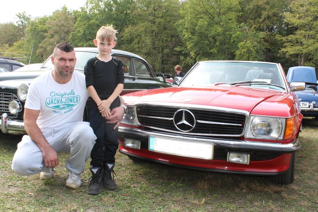 Adrian Jankowski und seinem Vater Adam mögen Oldtimer