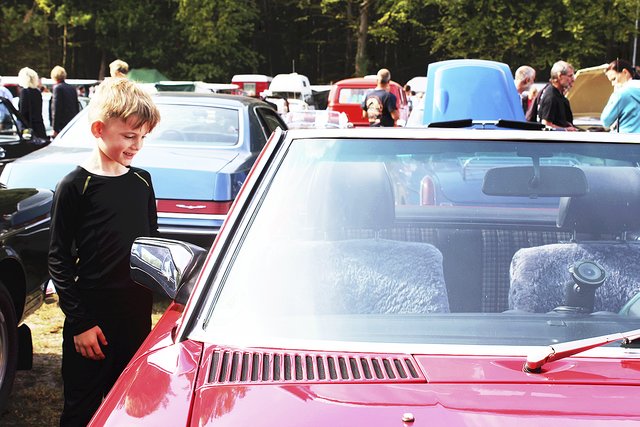 Große und kleine Oldtimer-Fans bestaunten die Fahrzeuge