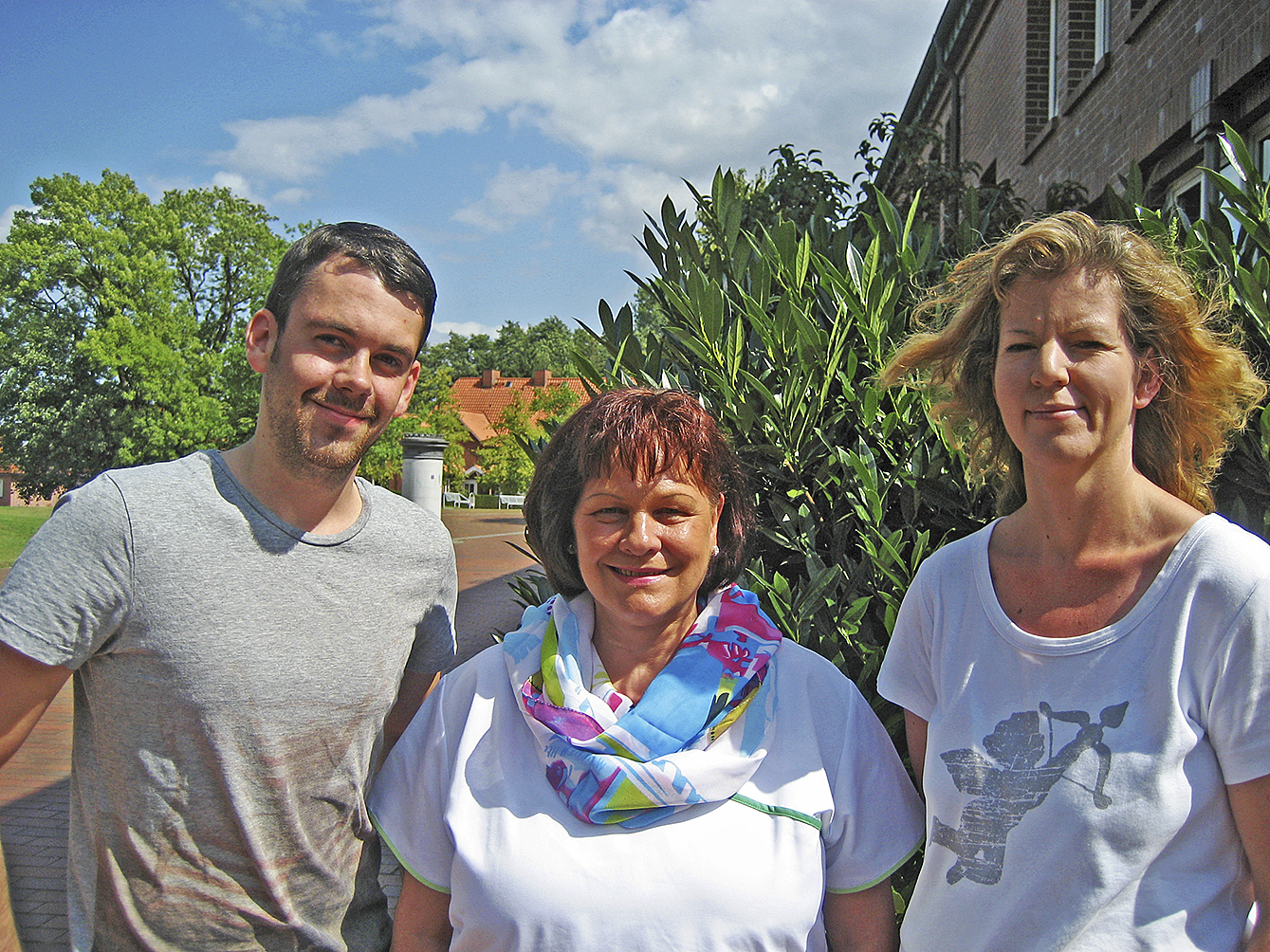 Schwester Birte (re.) und ihre beiden Stellvertreter, Schwester Gerlinde und Krankenpfleger Sebastian, freuen sich über die gute Bewertung Foto: Sozialstation Geest