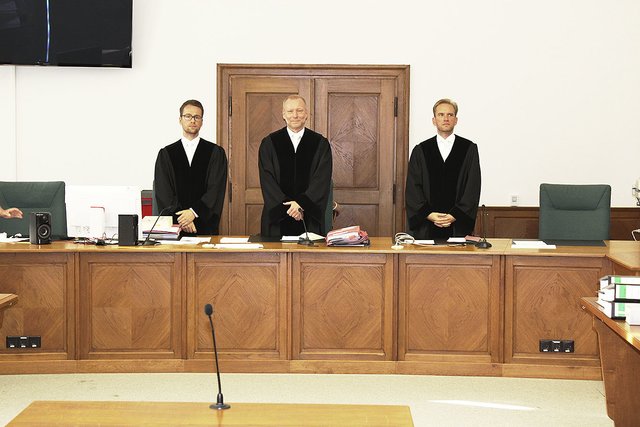 Das Schwurgericht mit dem Vorsitzenden Franz Kompisch (Mitte)