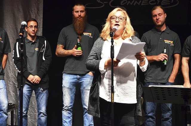 Biggi Best trug die 25-jährige Firmengeschichte in ihrer Ansprache humorvoll vor