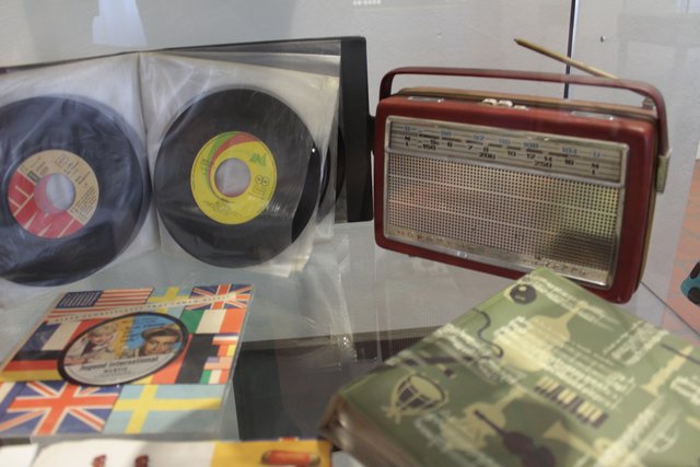 Dieses Kofferradio kaufte sich Reiner Klintwort von seinem Konfirmationsgeld