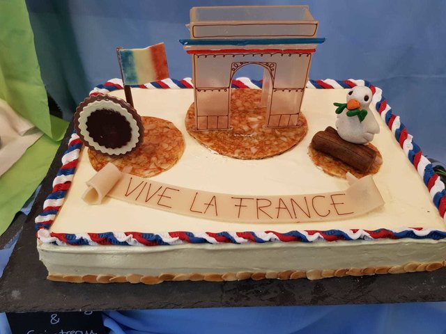 "Vive la France"-Torte mit Triumphbogen Fotos: Harald Winter Marketing