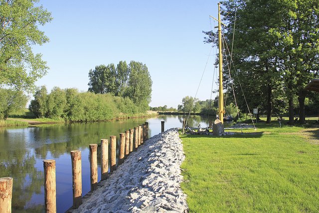 Das Oste-Ufer in Gräpel wird
mit einer Terrasse bebaut