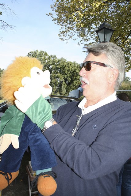 Rainer Rabe hatte viel Spaß mit seinem Neukauf - einer Handpuppe