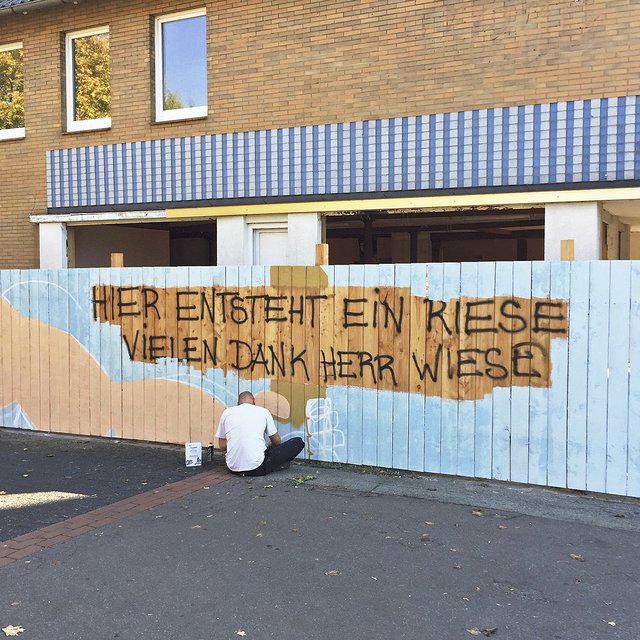 Ein vom Investor beauftragter Künstler verschönerte das Geschmiere  Fotos: privat