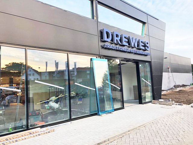 Zahlreiche Handwerker aus der Region haben in den vergangenen Wochen unter Hochdruck daran gearbeitet, dass der Drewes Markt in Dollern ab Montag in neuem Glanz erstrahlt Fotos: lt/Sabbatino