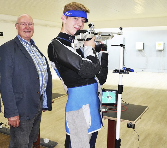 Ehrenpräsident Peter Aldag mit seinem erfolgreichen 
Enkel Kevin Strauch