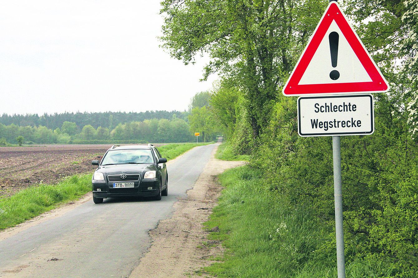 Das waren noch Zeiten: Der Neuenteicher Weg auf voller Länge als reiner Wirtschaftsweg Foto: jd