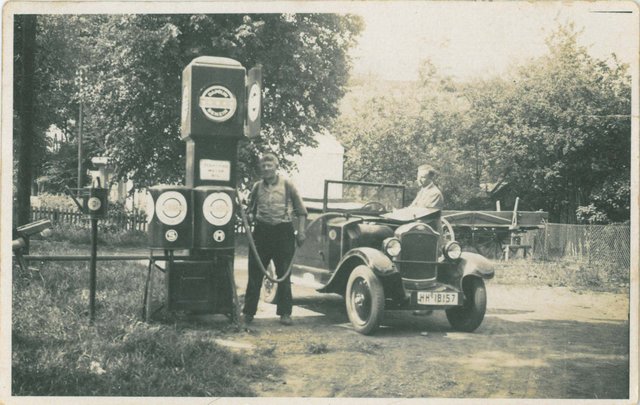 Mit einer Zapfsäule ohne Dach fing es in den 1950er Jahren an | Foto: Mehrtens