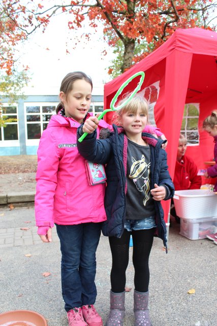 Am Stand der SPD gab es Kinderspiele u.a. durften riesige Seifenblasen gemacht werden