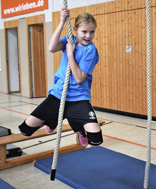 Auch die 9-jährige Enna Schütt hatte sichtlich Spaß am Seilklettern