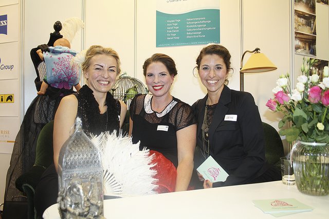 Hatten sich beworben: (v. li.) Svetlana von
Piechowski, Alexandra de Jong und Céline Goldschalt vom „Yoga Circus“