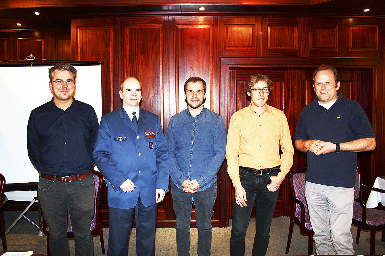 Diskutierten über den Klimawandel und seine Folgen für unsere Region: Josef Oberhofer (TUHH,
v. li.), Oliver Schildknecht (THW Winsen-Stelle), Thomas Mehlbeer (Grüne), Moderator
Dr. Kai Hünemörder und Joachim Becker (FDP, Landwirt)