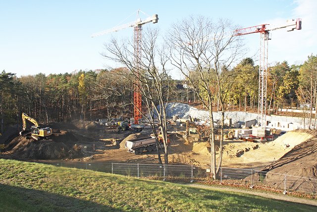 Die Bauarbeiten am "Buchholzer Park" unterhalb des Hubschrauber-Landesplatzes am Buchholzer Krankenhaus sind in vollem Gang