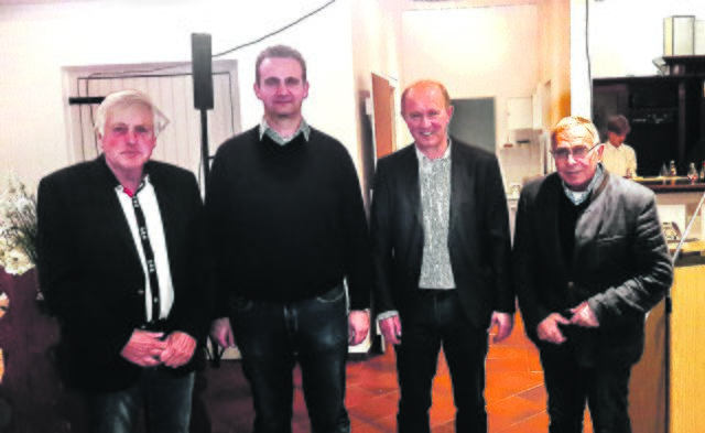 Herbert Kruse (v. li.), Vorsitzender des Pferdezuchtvereins Winsen, Referent Bernd Hickert sowie Herbert Vick und Franz-Erdmann Meyer-Herder vom Pferdezuchtverein Artlenburger Elbmarsch