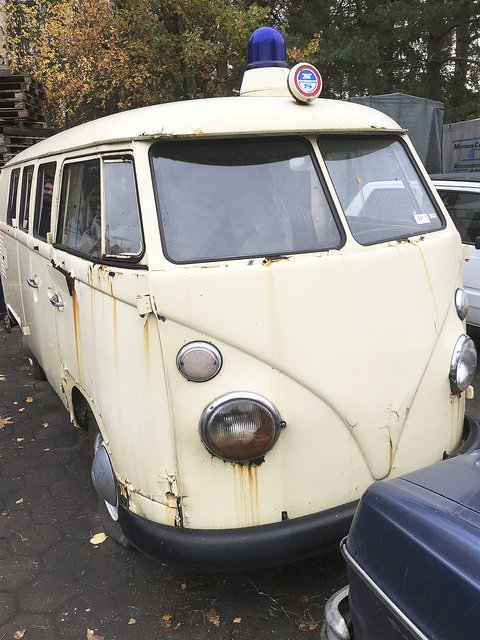 Dieser ehemalige Krankenwagen 
brachte 3.500 Euro