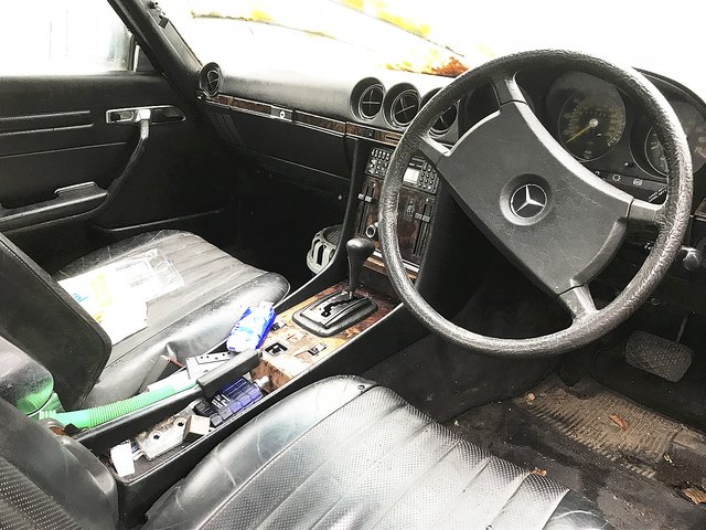 Unter den Fahrzeugen befanden sich viele Modelle, bei denen das Lenkrad auf der rechten Seite ist