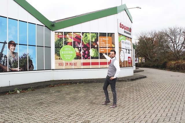 Große Vorfreude: Martkmanager Antonino Mille kann die Eröffnung des Rewe-Marktes kaum erwarten