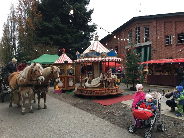 Festliche Budenstadt in Groß Sterneberg