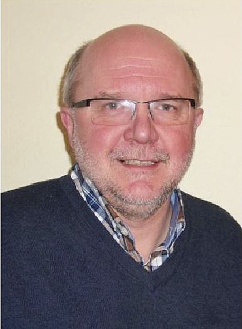 Pastor Rainer Klemme
verhandelt mit der Gemeinde Himmelpforten