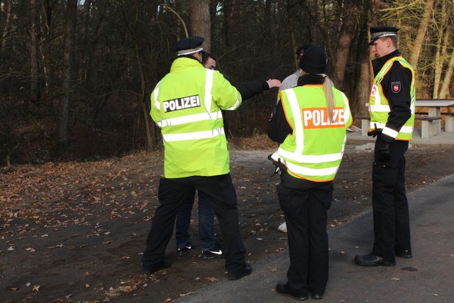 Verschiedene Personen wurden durchsucht