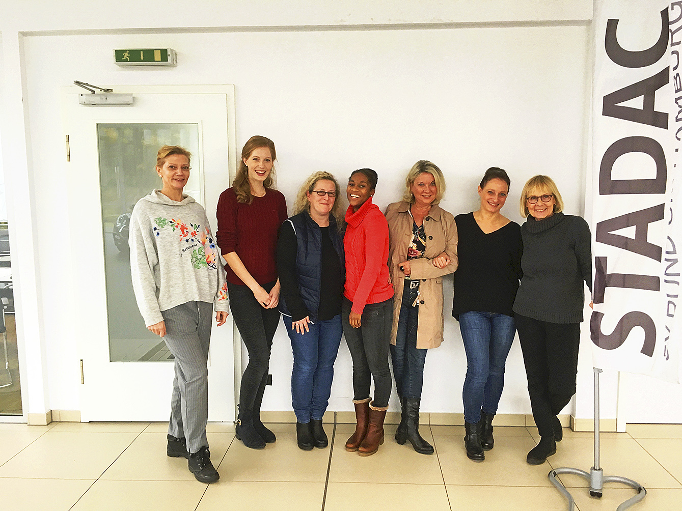 Monika Brandt (re.) vom Verein Trintla Cultura begrüßte die Tanzlehrerinnen