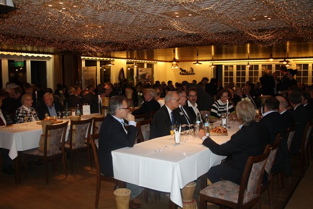 Voller Saal: Mehr als 160 Gäste kamen ins Gasthaus "Zum Estetal" in Kakenstorf
