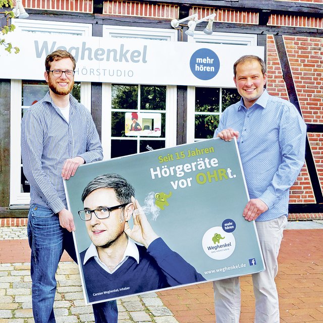 Alexander Schaal (li.) und Christian Geiger laden am 12.
Dezember in Hörstudio Weghenkel ein
