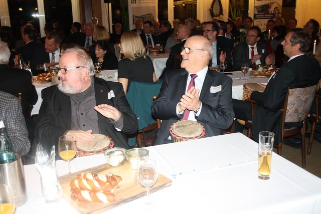 Suchten den Rhythmus: Prof. Dr. Rolf Wiese (li.), ehemaliger Direktor des Freilichtmuseums am Kiekeberg, und Hans Dittmer (Bürgerstiftung Hospiz Nordheide)