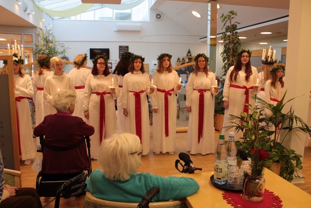"Santa Lucia" - die Sängerinnen brachten diesen Weihnachts-Hit zu Gehör